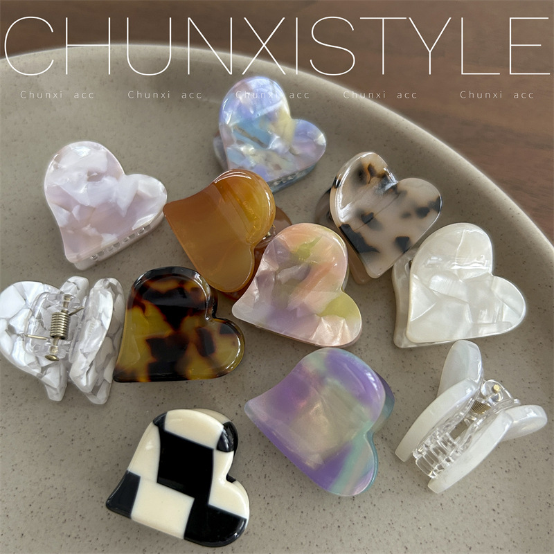 Korean InS-style hair accessories, cute and elegant acetate heart-shaped side bangs mini clips, exquisite mini hair clips Application Scenario