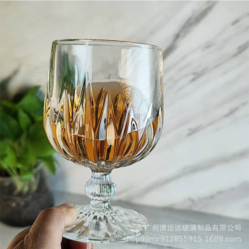 New crystal glass wine glasses, European low-stem glasses, foreign wine glasses, red wine glasses, bar household grape brandy wine glasses Application Scenario