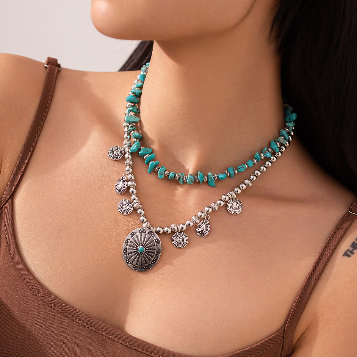 European and American cross-border jewelry, ethnic-style metal pattern round piece necklace, retro turquoise CCB beaded collarbone chain for women details Picture