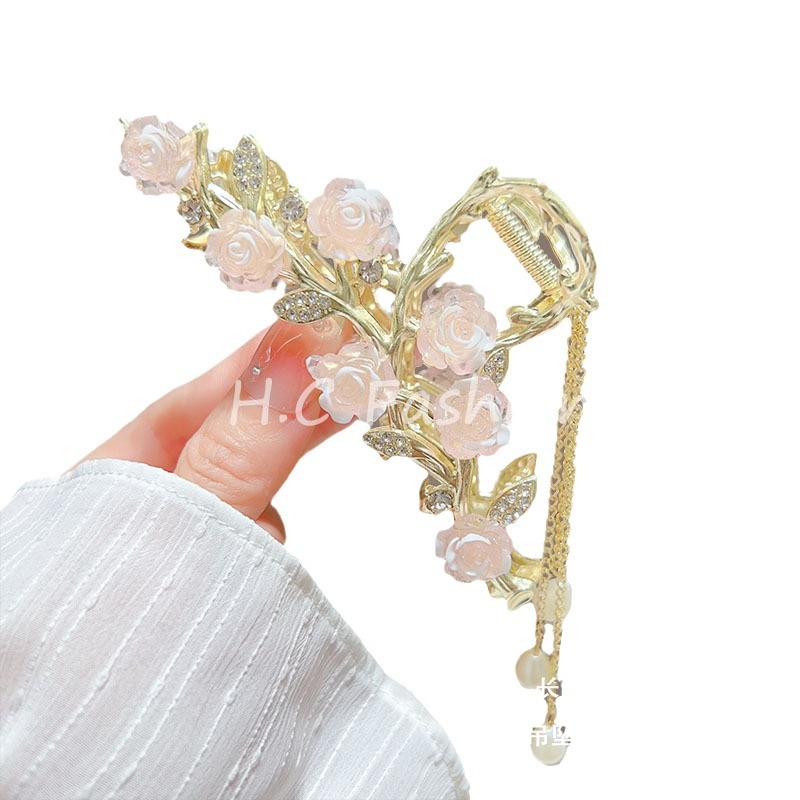The new elegant chanel-style hair clip exudes a sweet and feminine charm. It features a rose flower grab clip, a stepping tassel, and a shark clip Item Picture