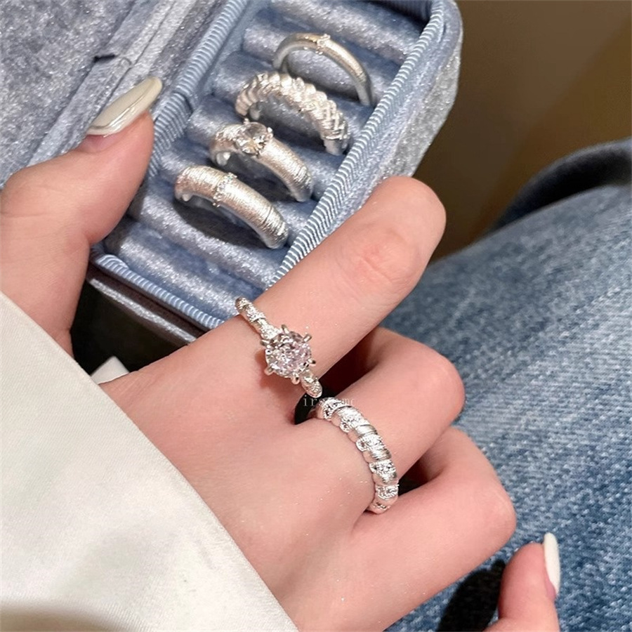 A new 2025 Chinese index finger ring with a touch of brushed and open style, featuring a touch of light luxury and niche sophistication details Picture