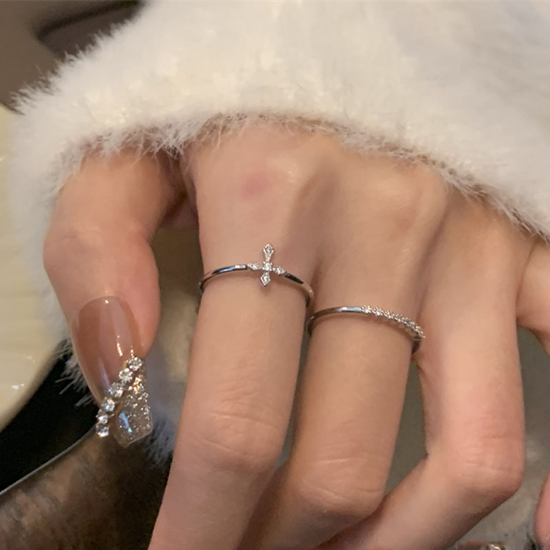 A simple yet exquisite two-piece open ring set, a niche Instagram style with a cold and unique cross-shaped micro-inlaid overlapping ring details Picture