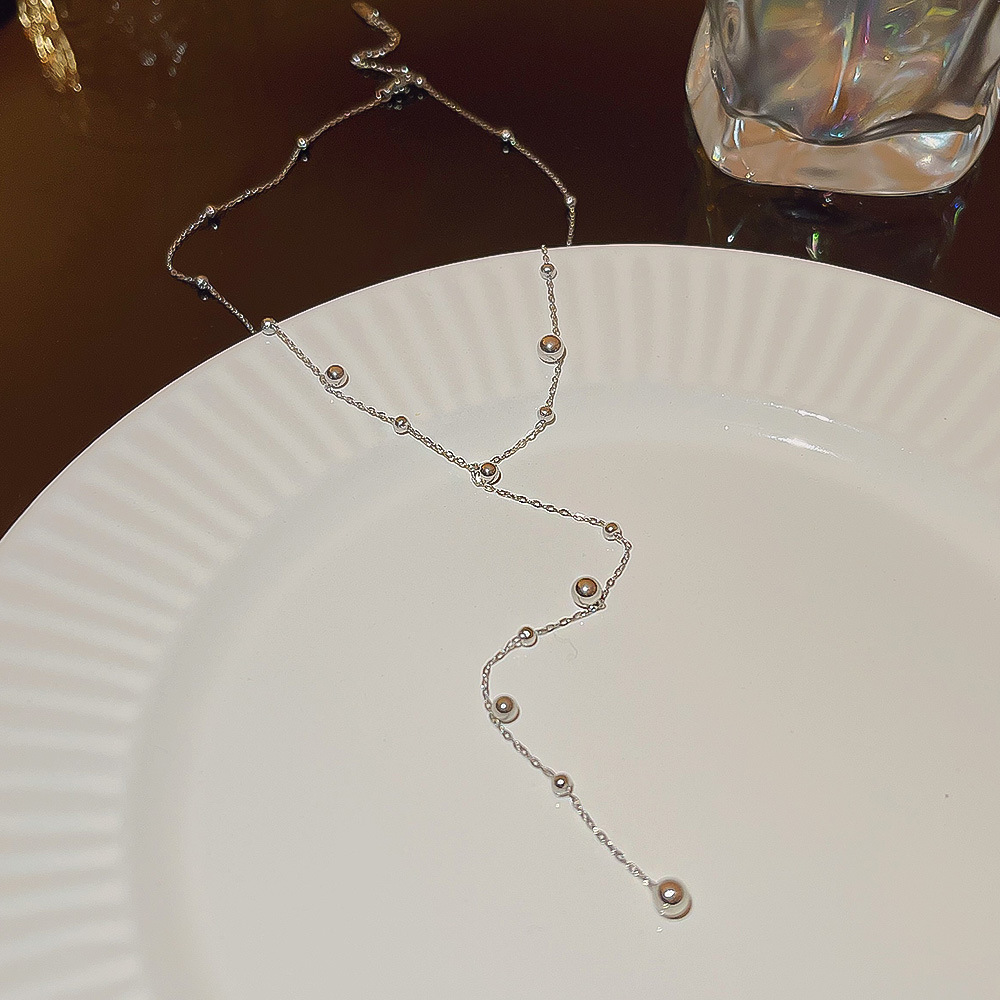A high-end and elegant starry sky pearl tassel necklace for women on Instagram, a cold style collarbone chain, a versatile long sweater chain Application Scenario