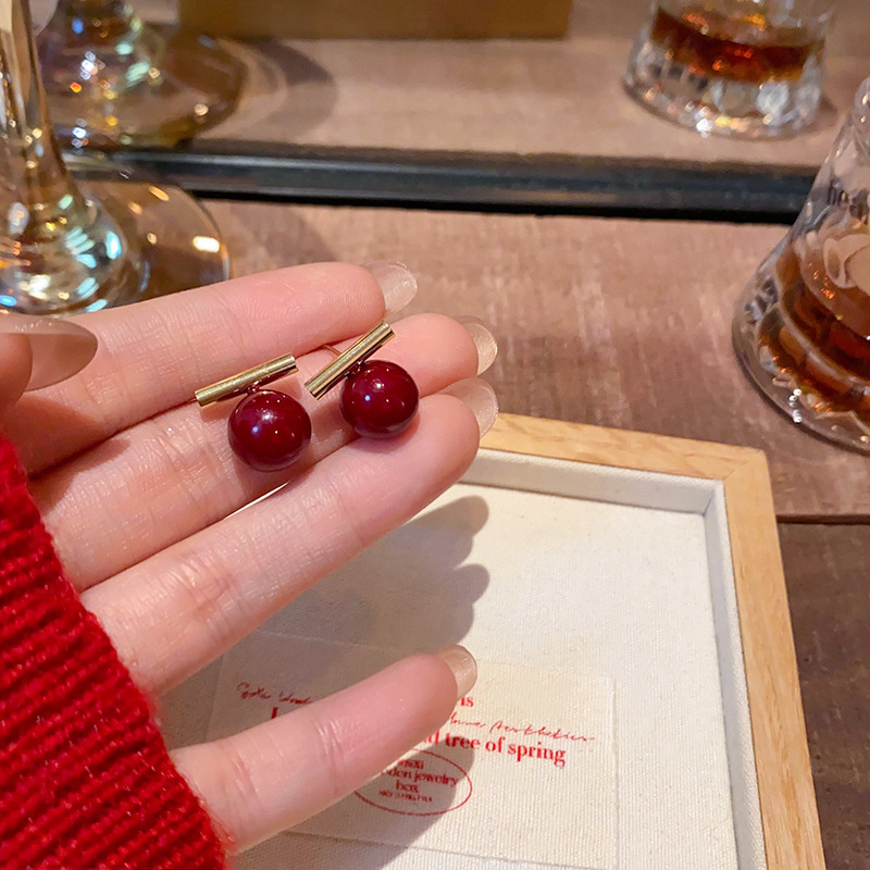Ankela red bead earrings for women, light luxury, fashionable, retro stud earrings, high-end feel, 925 silver needle earrings wholesale full figure