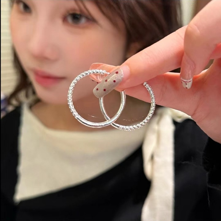 Plain ring earrings for women, a new and popular product in 2025, featuring large ring ear rings in Korean style, versatile and high-end earrings details Picture