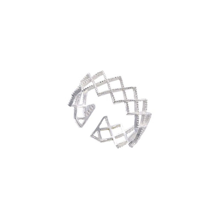 The slender diamond-shaped hollowed-out ring in a cold style is a versatile and niche design for women, exuding a sense of light luxury and sophistication. It is an open ring for the index finger Item Picture