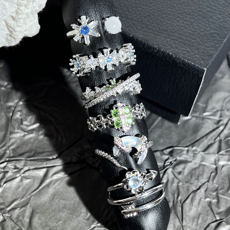Sweet and cool Korean-style flower-inlaid zircon fashion open ring, a niche design for women, versatile and elegant, light luxury ring Specification drawing