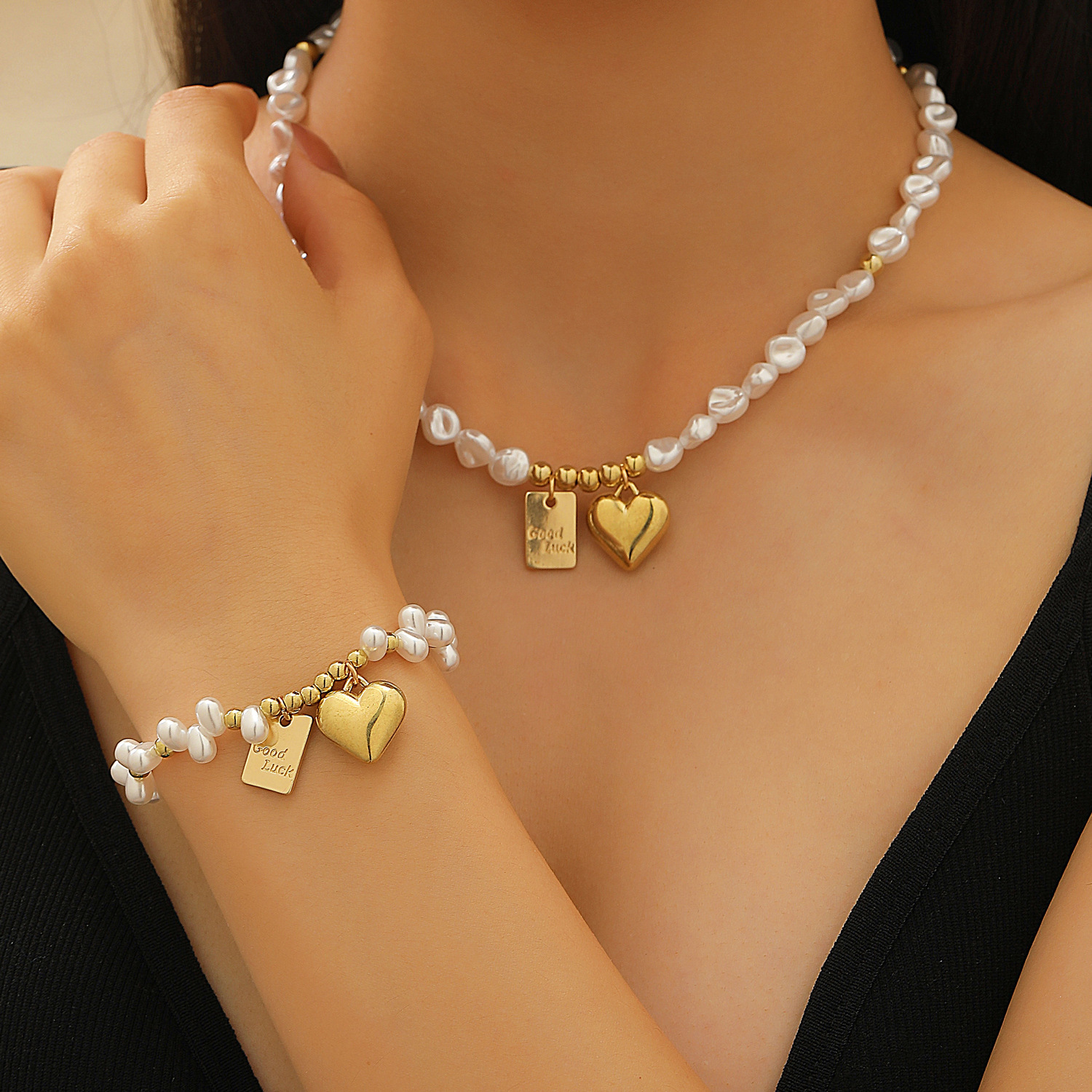 Foreign trade OT buckle jewelry, cross-border accessories, high-end, irregular-shaped, Baroque pearl necklace, bracelet set for women details Picture
