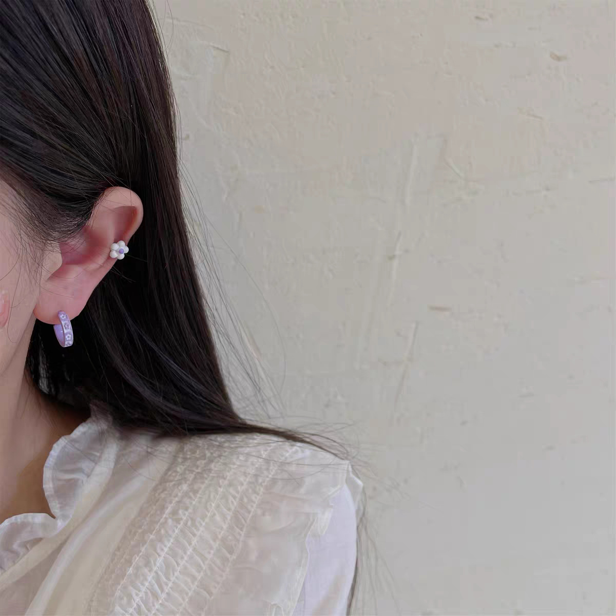 The enchanting purple three-piece set of stud earrings is a versatile and gentle, sweet, and niche design set of earrings and earrings details Picture