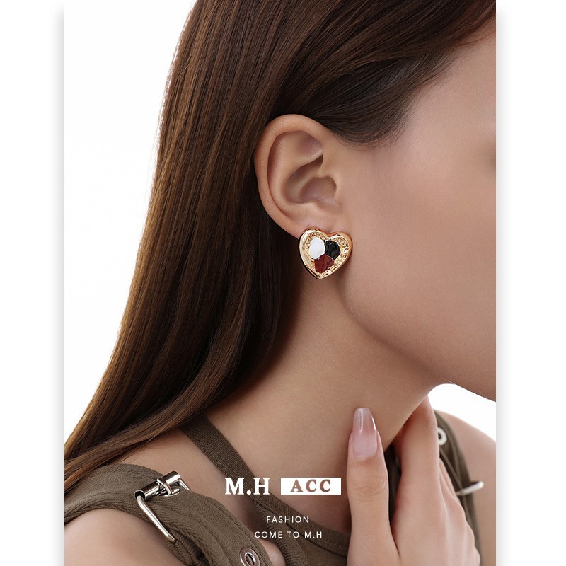 Original Instags-style golden heart-shaped earrings for women, light luxury, versatile and elegant. 925 silver needle stud earrings, a niche high-end sense of earrings Specification drawing