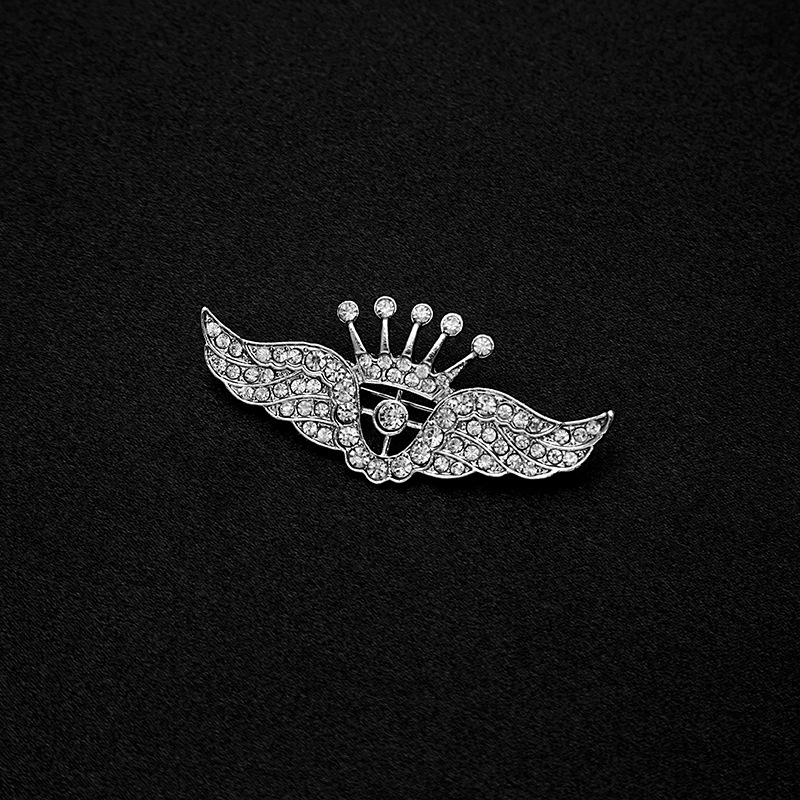 Wholesale of European and American full-diamond crown wing brooches and Korean popular and versatile angel wing water diamond brooches Application Scenario