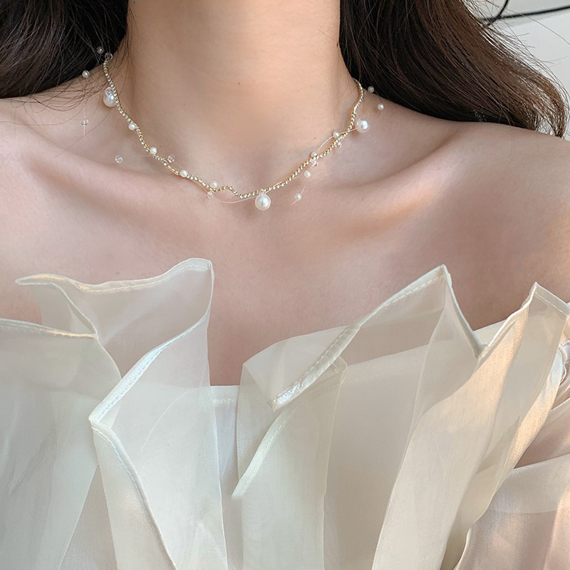 The pearl necklace is a light luxury and niche design for women. The collarbone chain is an Instagram hip-hop and cold style personalized accessory full figure