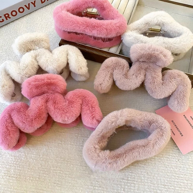 Extra-large spring and summer plush grab, cloud hair clip, dopamine sweet, back of the head, updo, shark clip hair accessory full figure