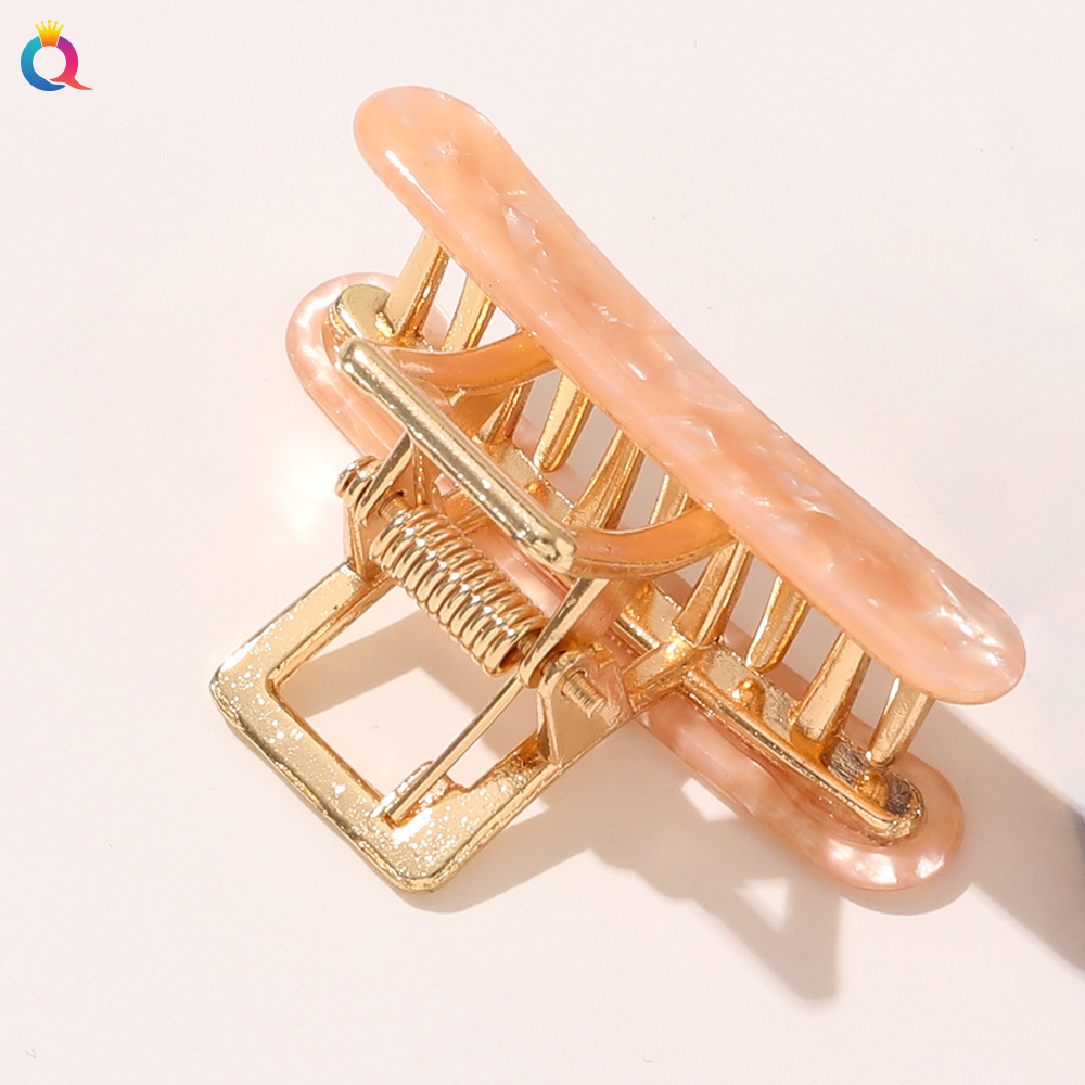 Qiyue French acetate small grabbers, retro acrylic hair clips, hair grabbers, hairpins, shark clips, and Korean hair accessories Application Scenario