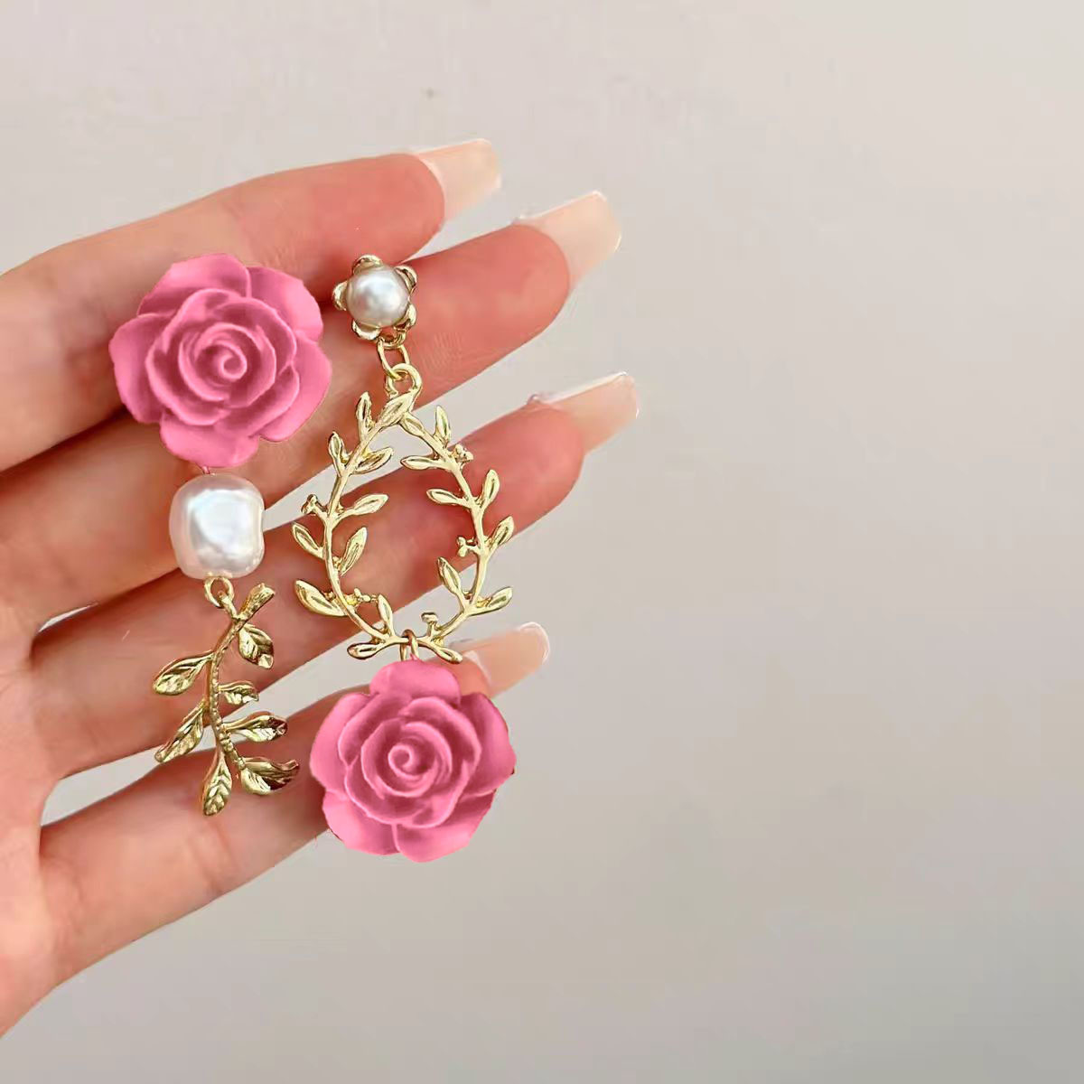 "Rouge Buckle" French retro wine red rose pearl earrings, women's cheongsam earrings, ear clips, silver needle stud earrings Application Scenario