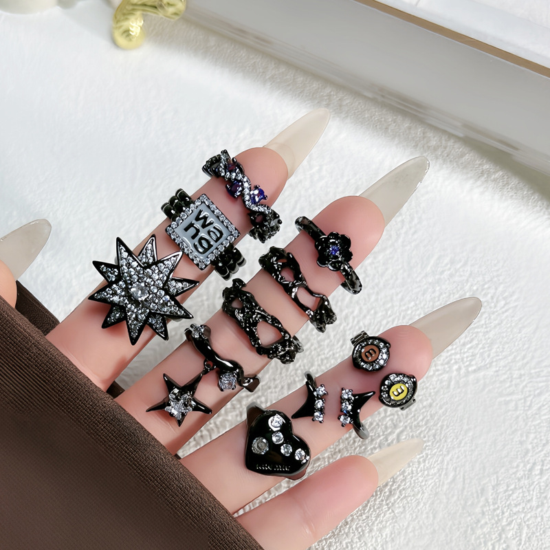 Punk dark style star-studded open ring, neutral style irregular pleated plain ring, unique and niche index finger ring details Picture