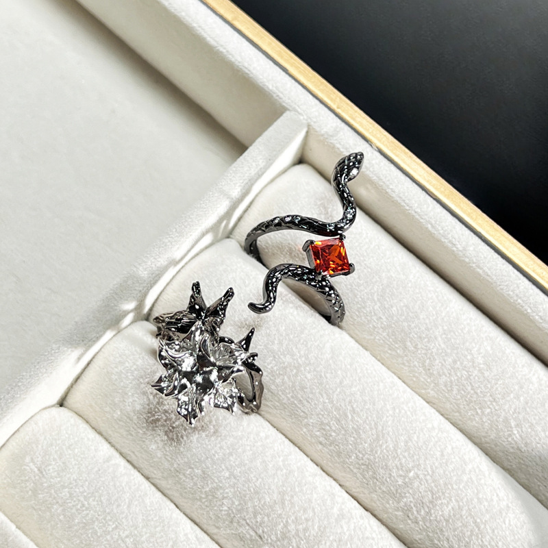 Dark red zircon snake-shaped ring for women, a light luxury punk butterfly flower two-color unique and fashionable style ring Application Scenario