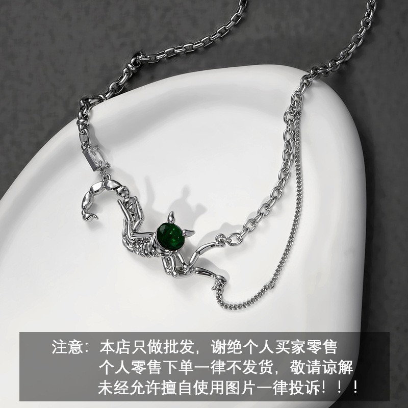 Scorpion necklace, original design for women, exquisite cross-border Instagram European and American sweater chain, unique and versatile, cold style collarbone chain Application Scenario