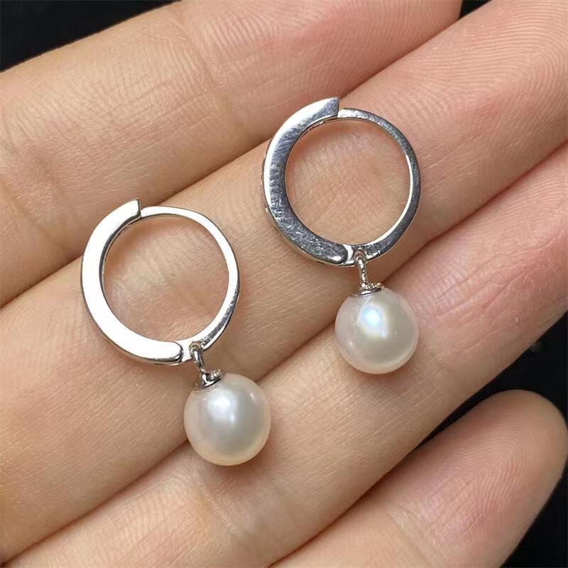 Liu Yifei's single-pearl ear buckles are simple, versatile, fashionable and light luxury earrings with a niche design sense Application Scenario