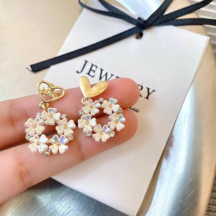 LOVE~ Heart-shaped flower wreath stud earrings, ins women's niche design, high-end ear rings and earrings, elegant and sophisticated Application Scenario