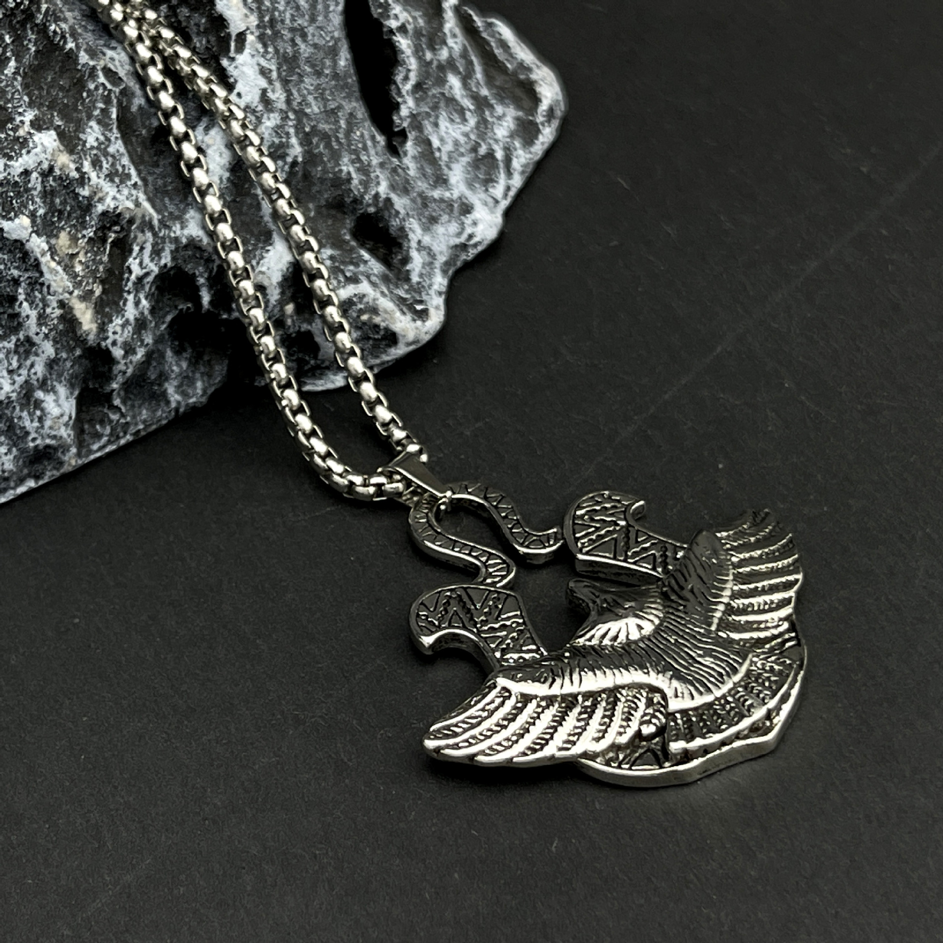 New creative titanium steel Soaring Eagle alloy necklace, retro, individual and fashionable hip-hop style eagle pendant wholesale details Picture