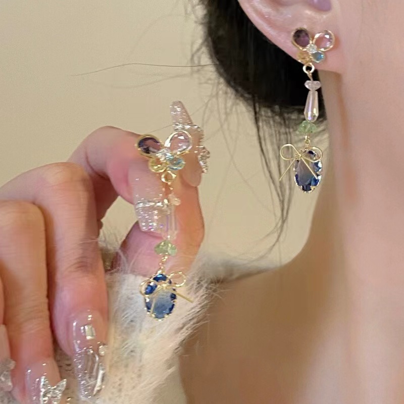 It goes perfectly with summer! Forest-themed colorful diamond butterfly long earrings, a trendy, light luxury and exquisite high-end earpiece for women on Instagram full figure