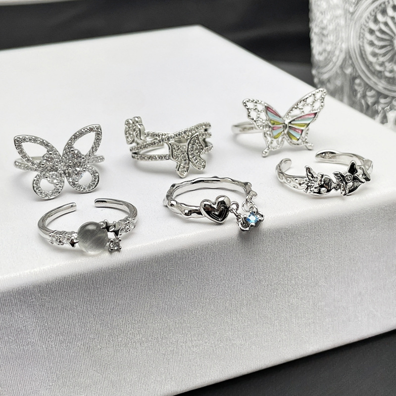 This super ethereal, sweet and colorful hollowed-out butterfly opening ring exudes a feminine charm, is fashionable, niche, light luxury and exquisite Application Scenario