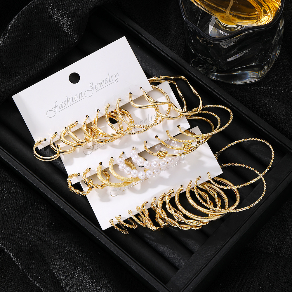 Cross-border bestseller metal twist chain earrings set creative simple earring geometric earrings earrings Application Scenario
