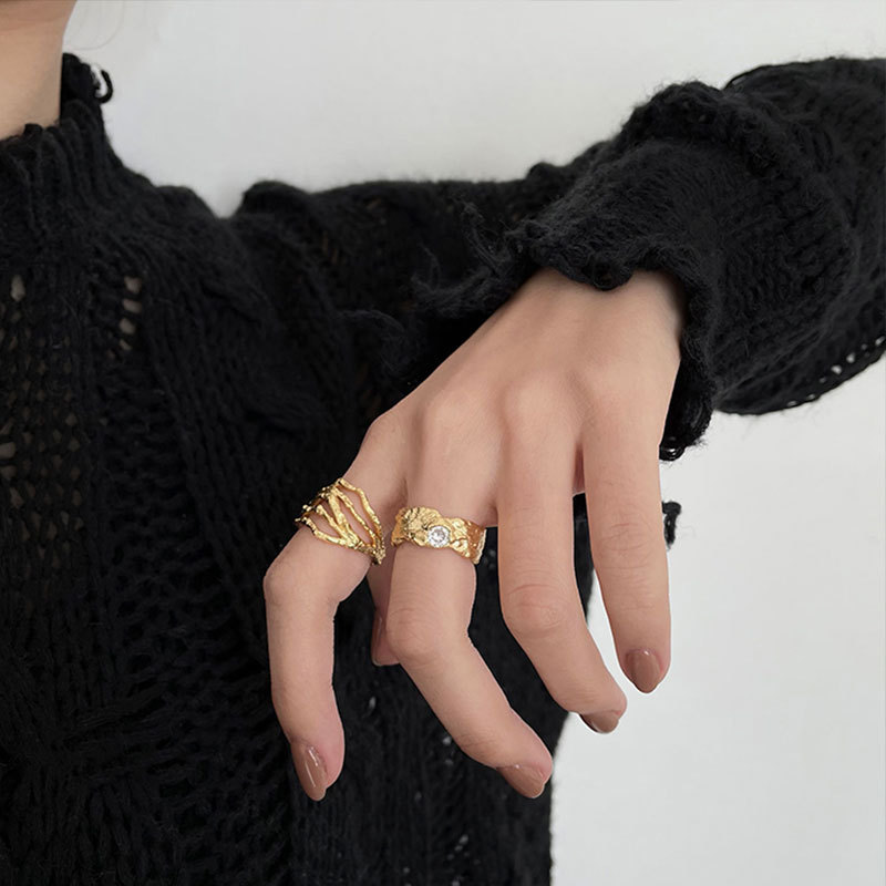 Design a women's niche, irregular-textured, light luxury, and trendy branch ring in an Instagram style with a cold texture and line details Picture