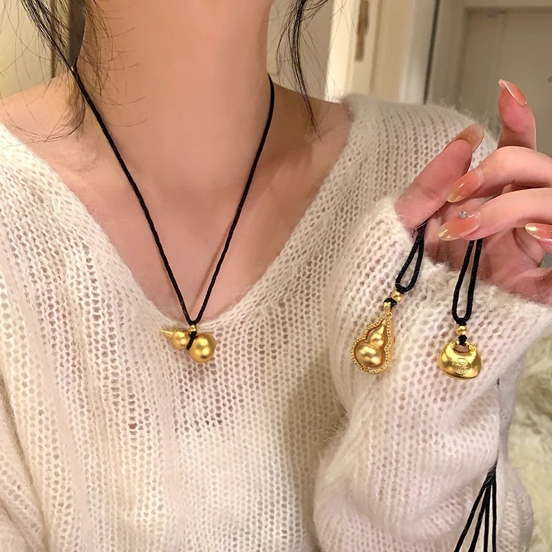 New Chinese-style shiny golden gourd necklace for women, with a unique Chinese style and Zen-inspired woven rope, is a versatile long sweater chain full figure