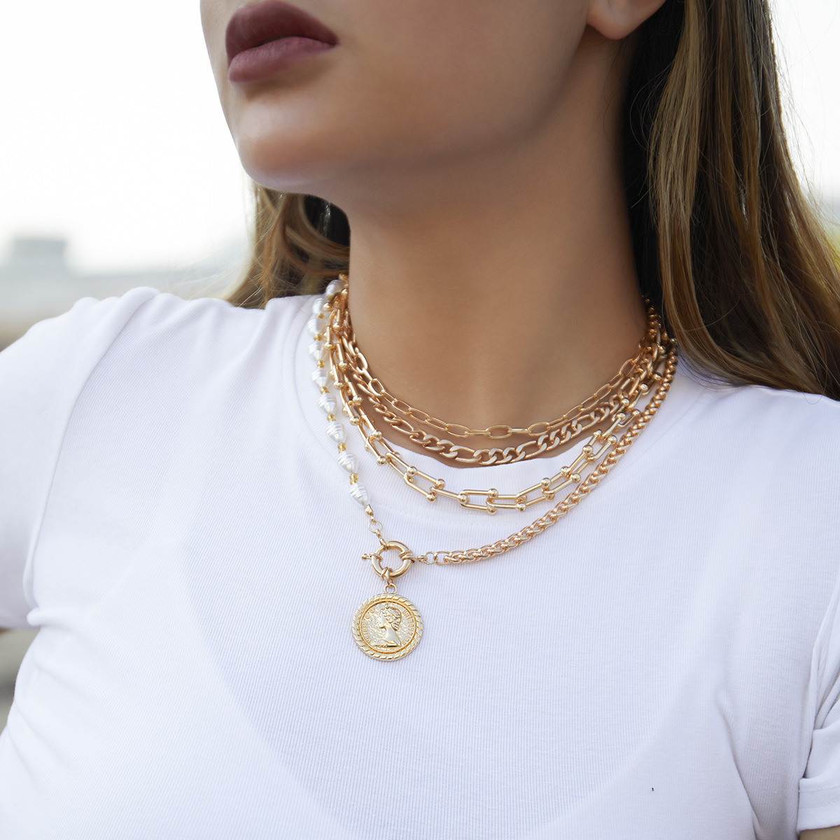 European and American cross-border jewelry, retro hollowed-out U-shaped buckle hip-hop necklace, female personality patchwork imitation pearl figure necklace Specification drawing