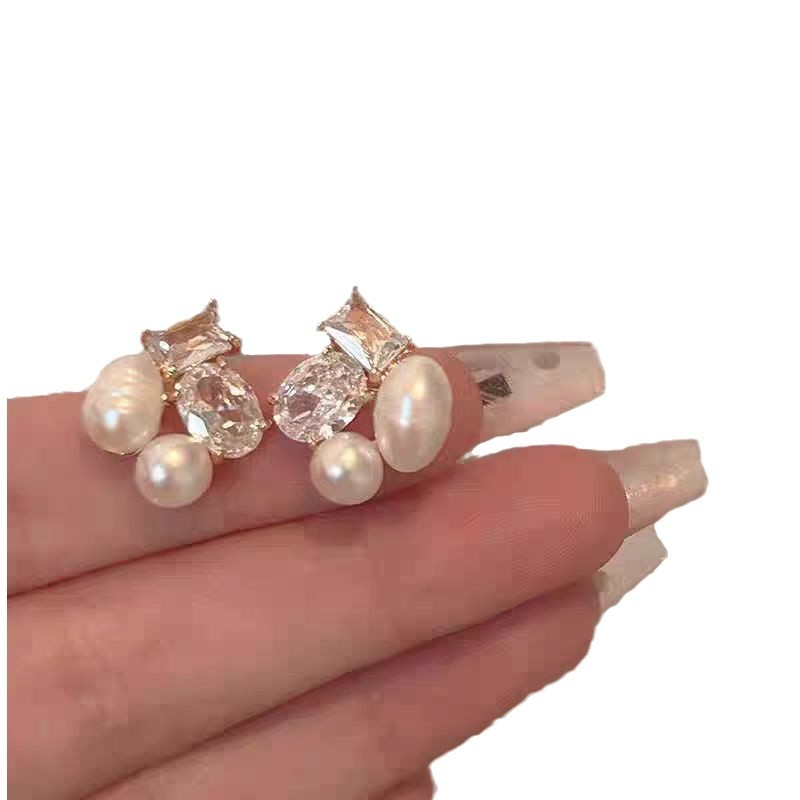 Light luxury and high-end square zircon pearl stud earrings for women, new best-selling and elegant earrings, niche design earrings and earrings Item Picture