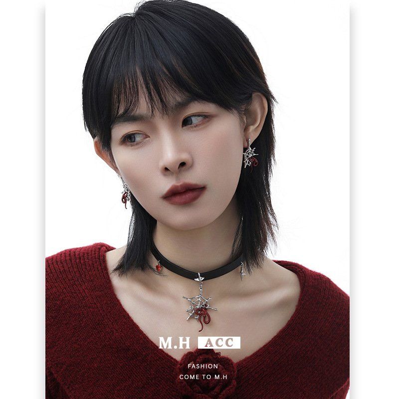Original trap series spider web Ins-style hollowed-out spicy girl dark style necklace, sweet and cool niche design earrings ring Specification drawing