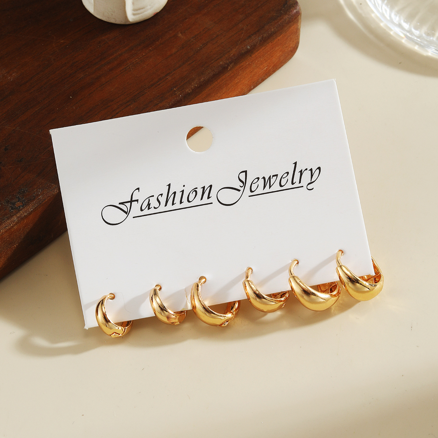 A new set of 3-piece golden metal earrings with a high-end, creative, retro and simple style from Europe and America, featuring Doudou stud earrings Application Scenario