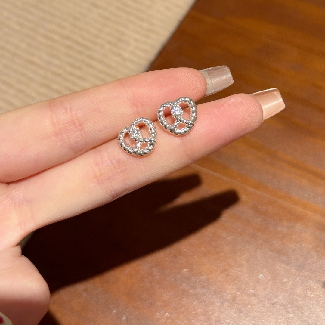 925 Sparkling Diamond Zircon Alkali Water Stud Earrings for Women, InS-style cute casual earrings and ear buckles, new high-end earrings Specification drawing