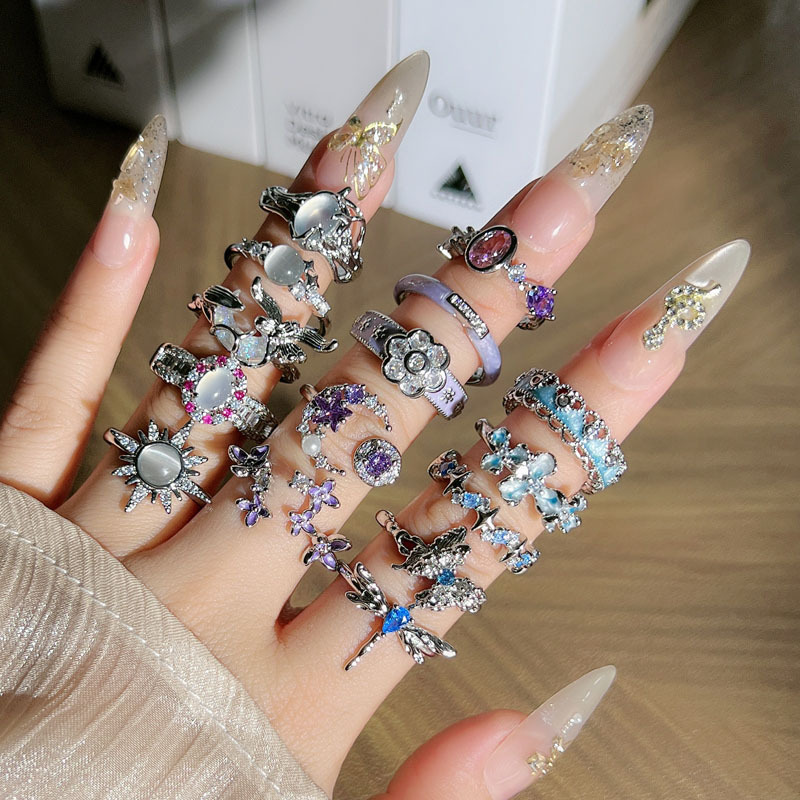 The new irregular flower enamel ring for girls in 2025 is a trendy and fashionable student-style best friend ring accessory Specification drawing
