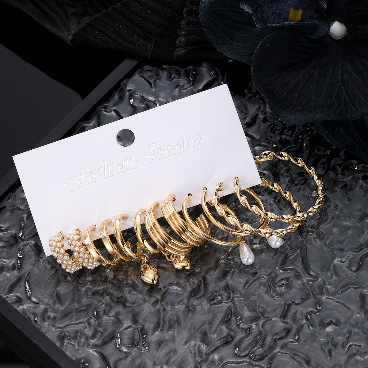 Cross-border best-selling European and American fashionable and simple earring set, versatile for women's temperament, with exaggerated and unique twist patterns and grand circles Application Scenario
