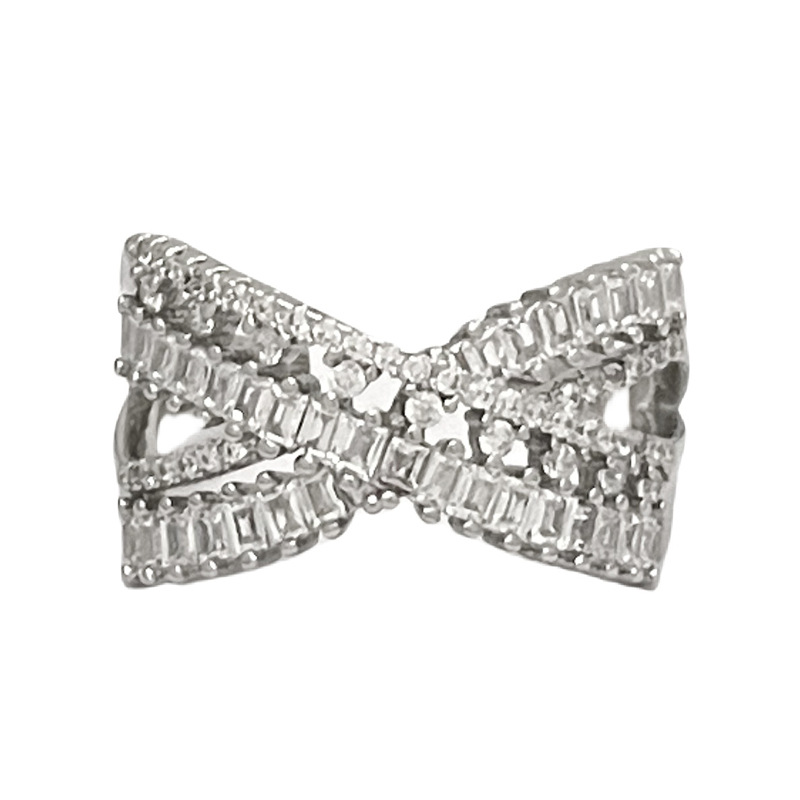 The ring is a niche design for women, featuring a light luxury cross full diamond zircon on Instagram. It's a cool and casual open-mouth ring with a sweet and versatile style Item Picture