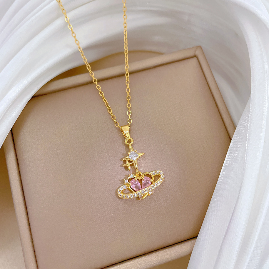 【 Titanium Steel 】 Heart-shaped starry Light Diamond, luxurious and elegant, full diamond necklace, versatile collarbone chain, titanium steel chain Application Scenario