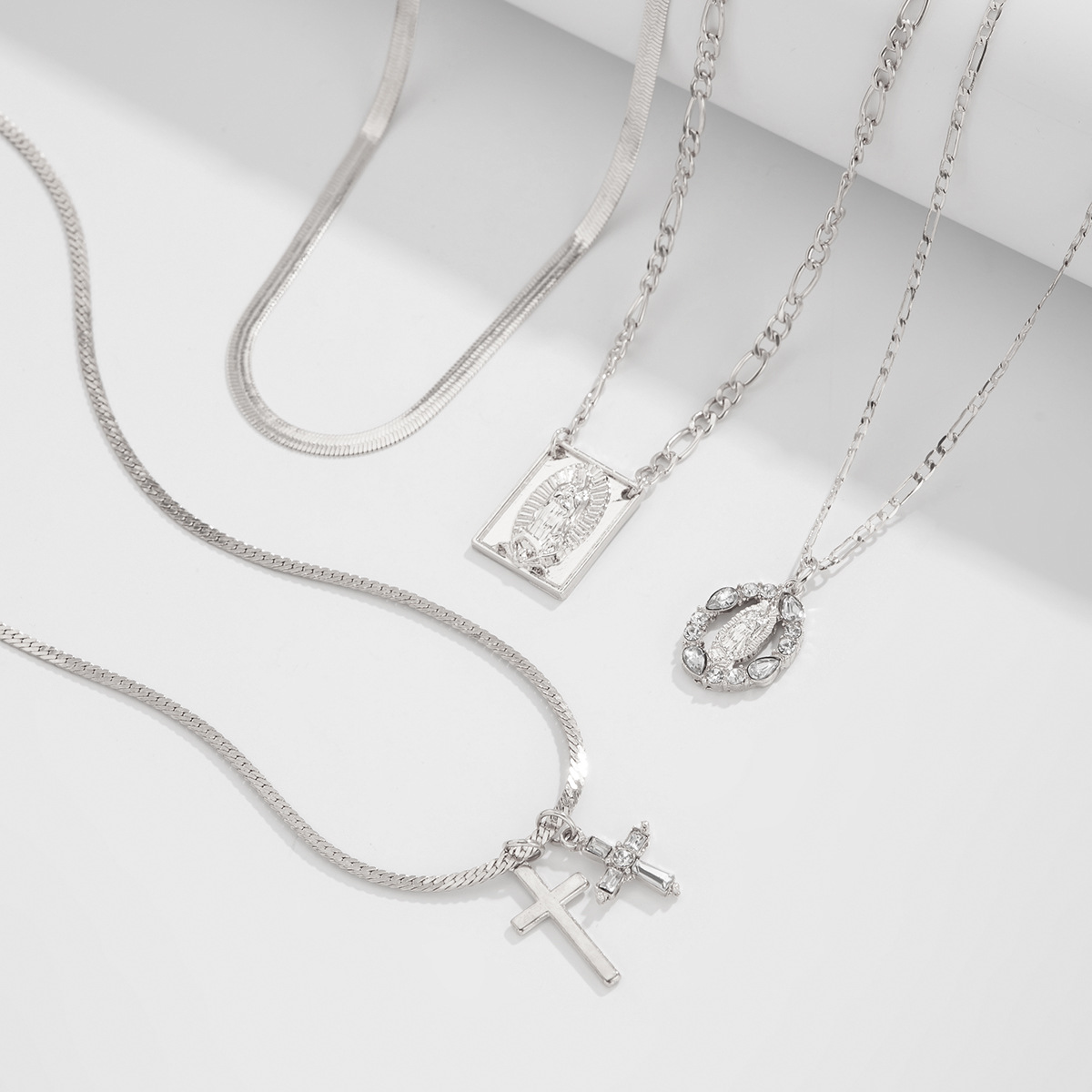 European and American cross-border accessories Instagram hip-hop alloy cross pendant necklace with cascading tassels snake bone chain necklace Application Scenario