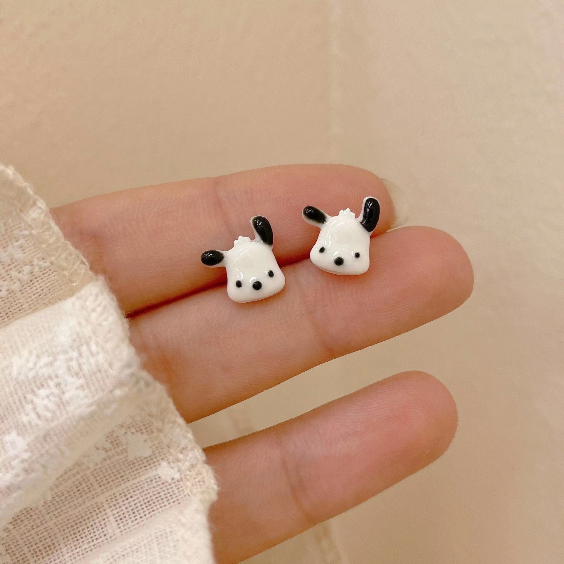 Cute and versatile Hapa dog stud earrings for girls, simple and small cartoon niche design earrings, cute girl earrings Specification drawing