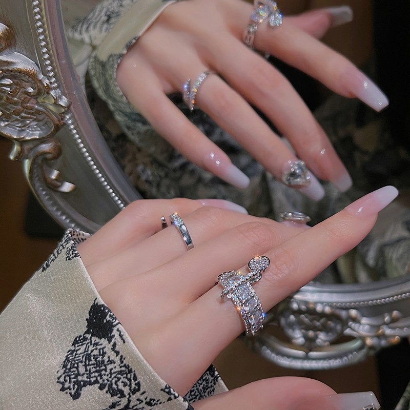 A light luxury and high-end zircon pendant ring for women on Instagram, with a cold and niche design, is fashionable and individual. It's a trend of opening rings Specification drawing