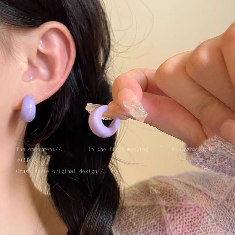Dopamine candy-colored C-shaped stud earrings for women, 2025 new style earrings, light luxury and niche design, elegant earrings details Picture