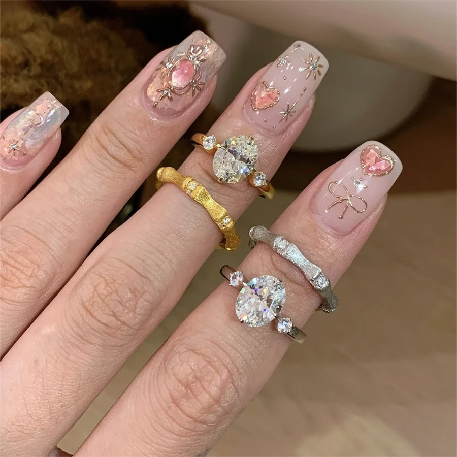 A mid-style, ascending zircon ring for women, a layered diamond brushed ring with interlocking dots, a light luxury and high-end index ring details Picture
