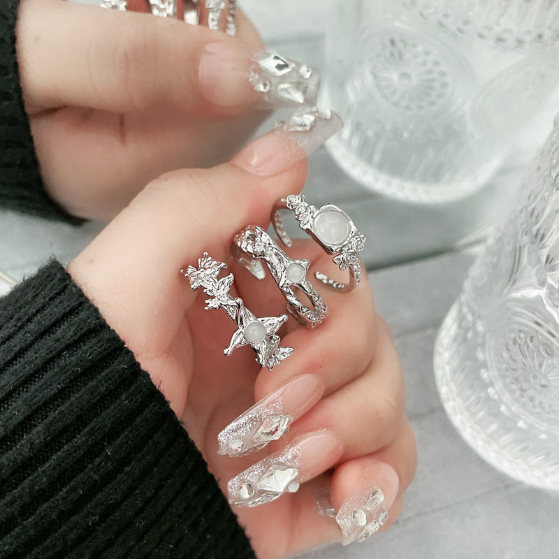 A new trend of irregular-textured flower-opening rings for women on Instagram, with a cold, niche and high-end feel, featuring a new Chinese-style ring style details Picture