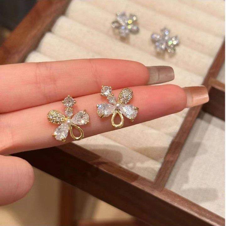 Light luxury design, forest-themed flower and white stone style, niche and versatile, high-end and exquisite stud earrings 2025 new style earrings details Picture