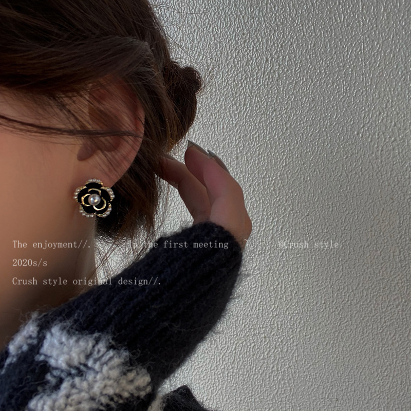 S925 Silver Needle Black Camellia Pearl Earrings, a versatile and unique design with a high-end feel, are popular earrings on the Internet Application Scenario