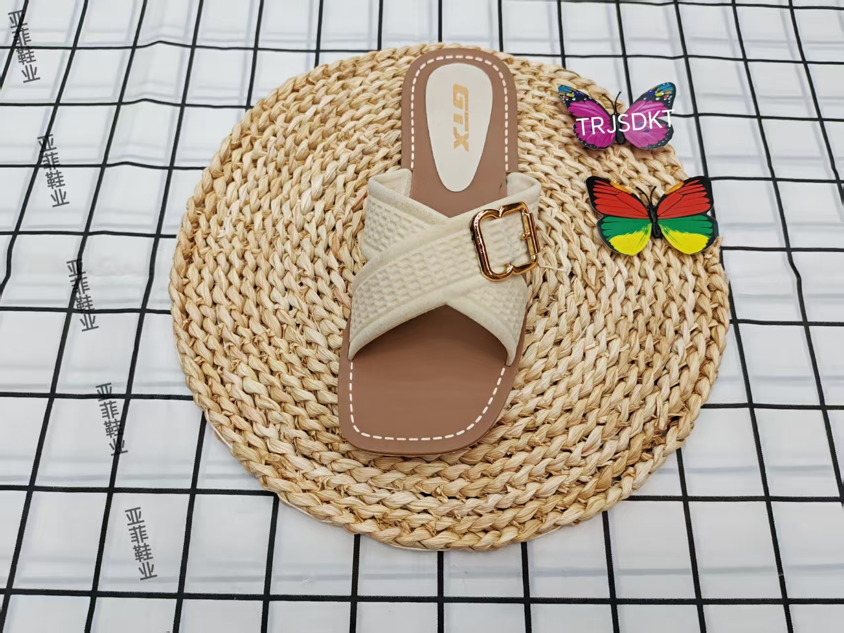 New summer 2025 outdoor flat velvet cross flip-flops
