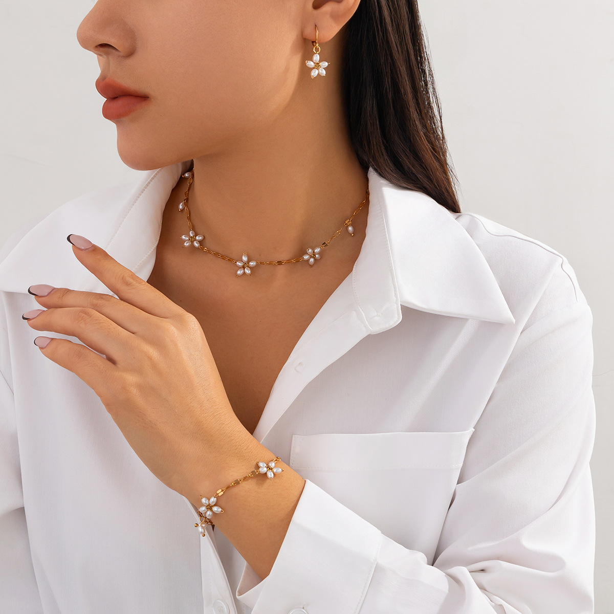 European and American cross-border jewelry design sense pearl beaded flower pendant Necklace French copper chain Necklace set full figure