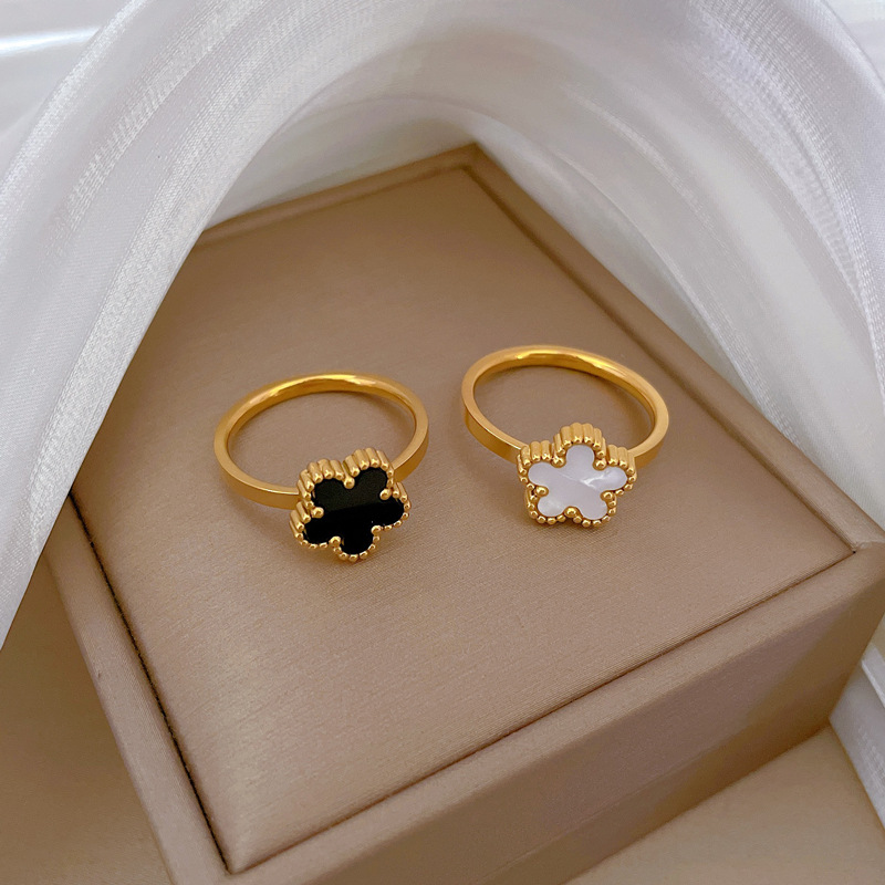 【 Non-fading 】 Black and white flower titanium steel cold style dance ring for men and women, trendy and simple food rings on Instagram details Picture